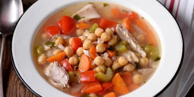 Куриный суп с нутом и овощами